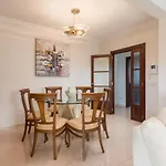 Alzina Sus Vacaciones De Verano En Cala Millor, Mallorca *