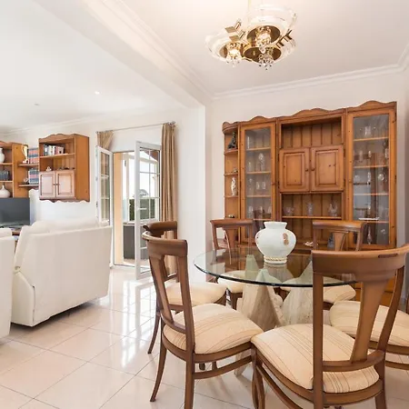 Alzina Sus Vacaciones De Verano En Cala Millor, Mallorca * Cala Millor (Mallorca)