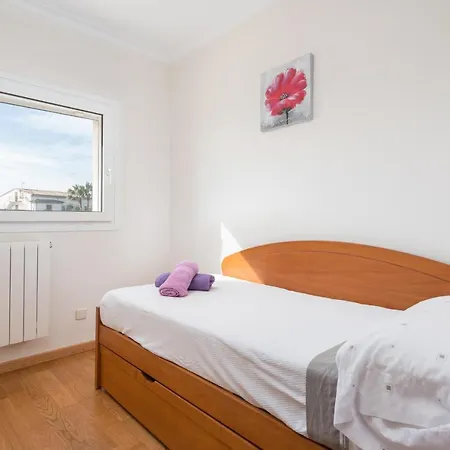 Alzina Sus Vacaciones De Verano En Cala Millor, Mallorca * Cala Millor (Mallorca)