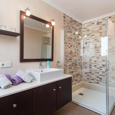 Alzina Sus Vacaciones De Verano En Cala Millor, Mallorca * Cala Millor (Mallorca)