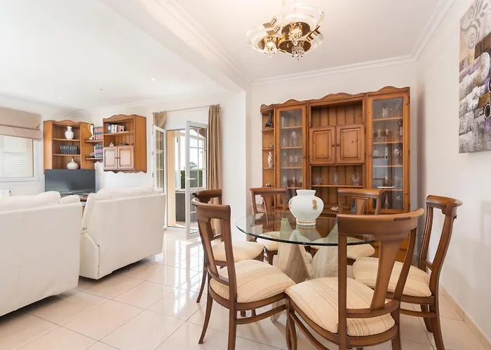 Alzina Sus Vacaciones De Verano En Cala Millor, Mallorca * 卡拉米洛