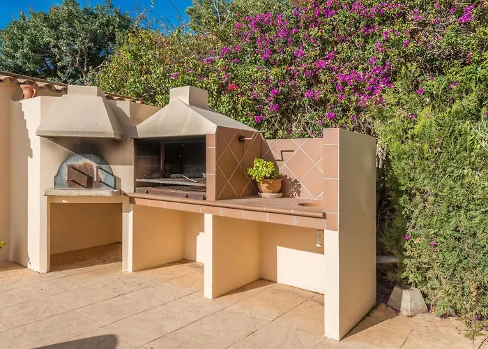 Alzina Sus Vacaciones De Verano En Cala Millor, Mallorca *