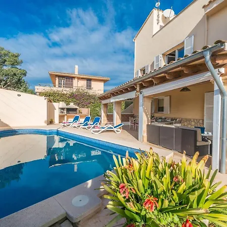 فيلة Alzina Sus Vacaciones De Verano En Cala Millor, Mallorca *