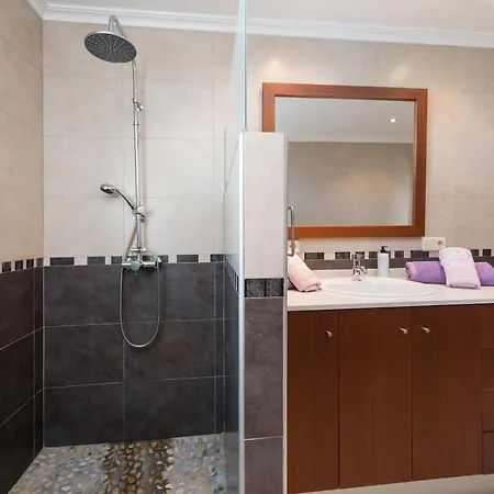 Alzina Sus Vacaciones De Verano En Cala Millor, Mallorca * كالا مييور