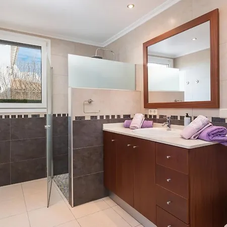 Villa Alzina Sus Vacaciones De Verano En Cala Millor, Mallorca